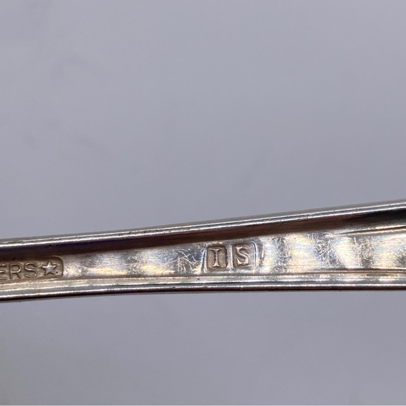 WM Rogers International Silver Serving Fork ~8” Floral Design - Picture 5 of 6